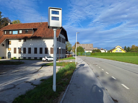 Stacionarni radar na Gradnikovi cesti