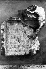 Slika 1. Lesce, rimskodobni nagrobnik. Velikost 87x 100 cm