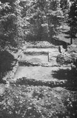 Slika 7. Rodine. V ključeh. Rimskodobna triprostoma stavba